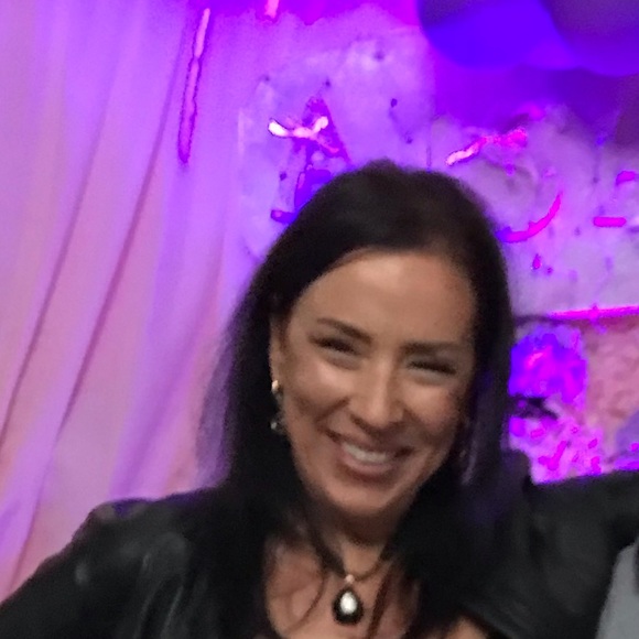 Meet your Posher, Susanna - Picture 1 of 1